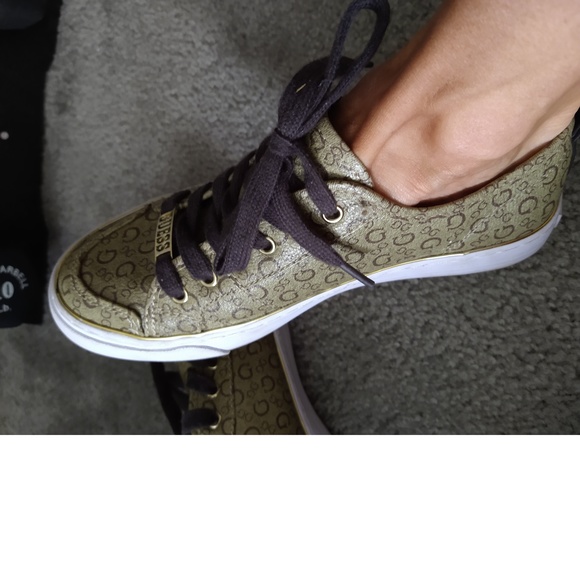 GUESS GOLD SNEAKERS - BEAUTIFUL - SIZE 7 - Picture 5 of 7